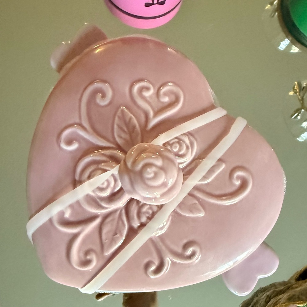 Pink Heart-Shaped ceramic mini dutch oven with lid